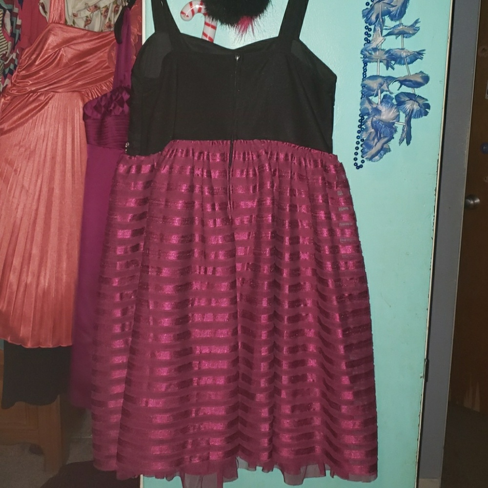 Dress - Picture 2 of 2